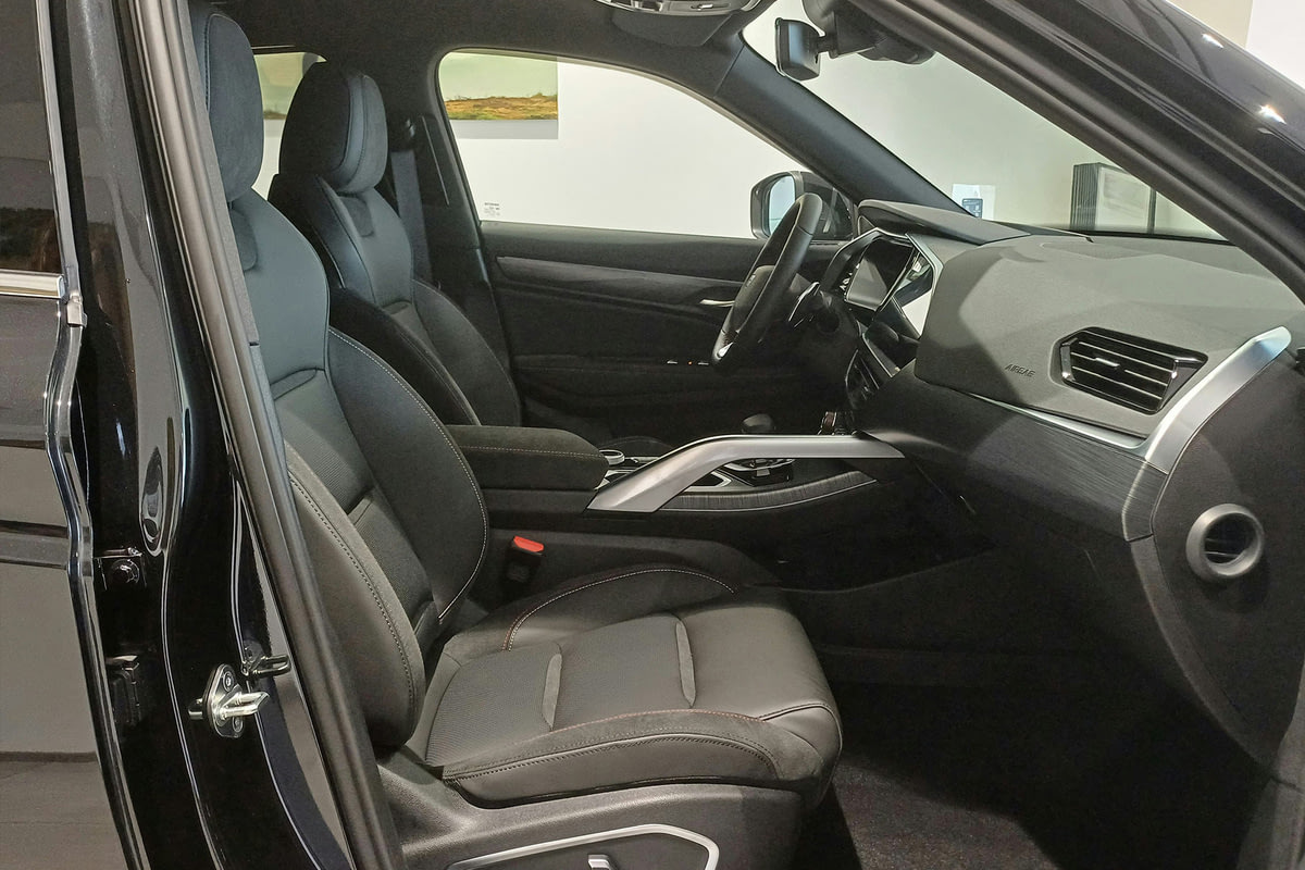 Фото GEELY KNEWSTAR 001 I Flagship Sport Ink Black I 2024, №7