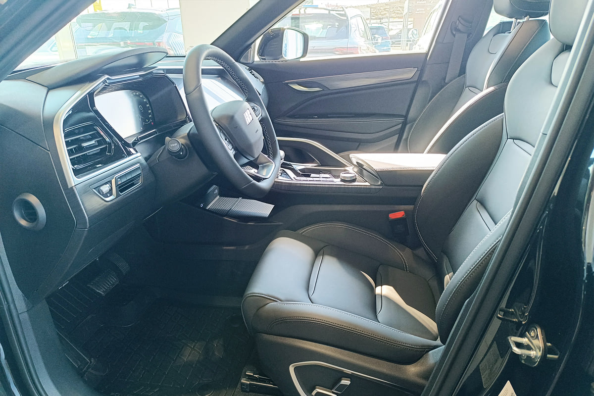 Фото GEELY KNEWSTAR 001 I Luxury Ink Black I 2024, №6