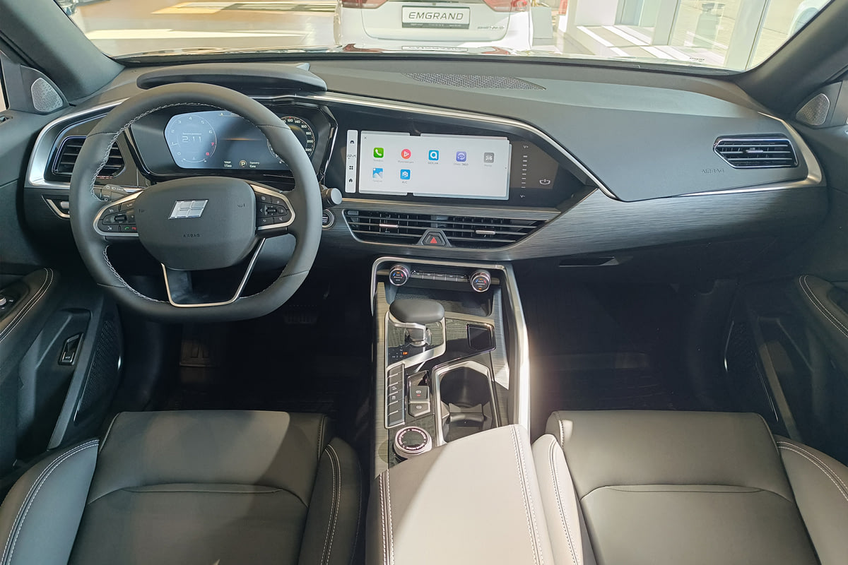 Фото GEELY KNEWSTAR 001 I Luxury Ink Black I 2024, №5