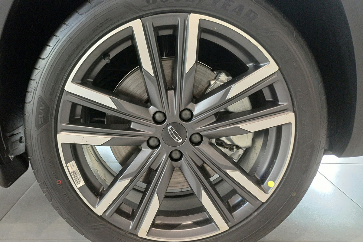 Фото GEELY Monjaro I Exclusive Lomo Grey I 2024, №4