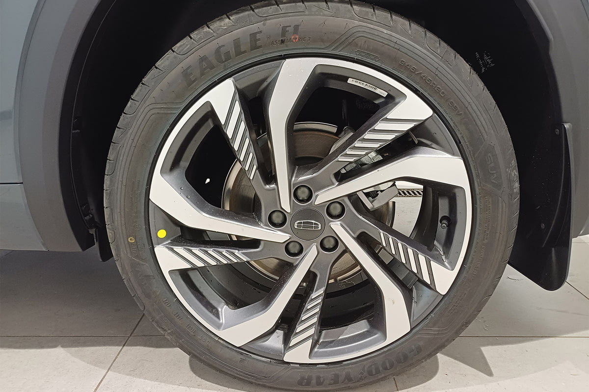 Фото GEELY Monjaro I Flagship Basalt Gray I 2025, №4