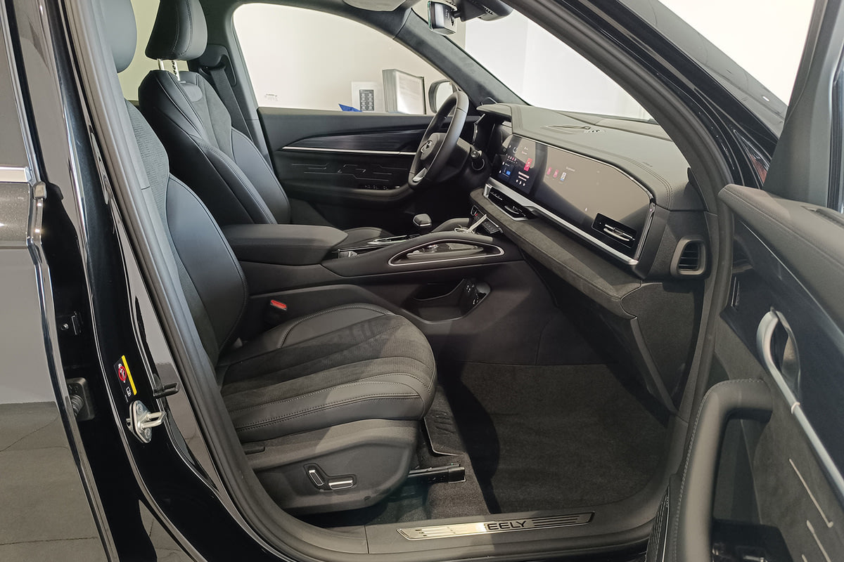 Фото GEELY Monjaro I Flagship Ink Black I 2025, №7