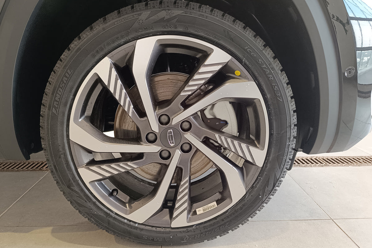 Фото GEELY Monjaro I Flagship Ink Black I 2025, №4