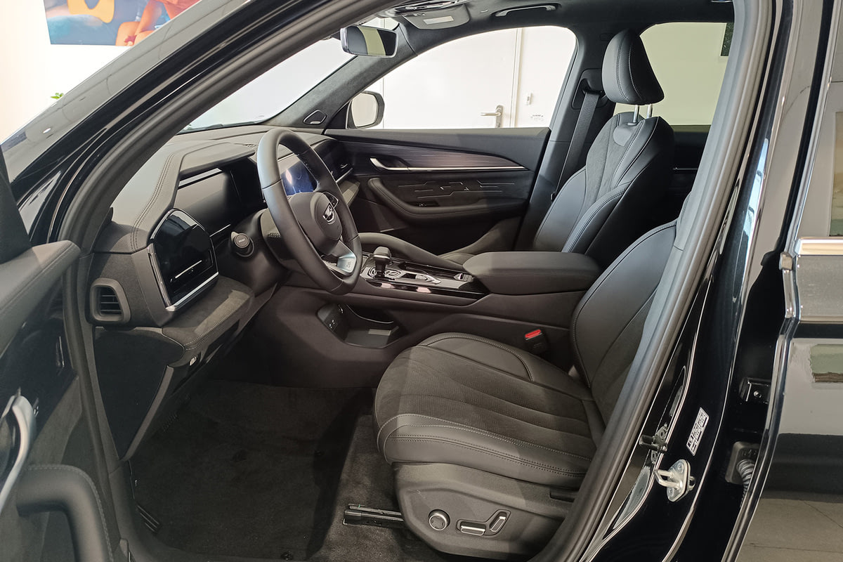 Фото GEELY Monjaro I Flagship Ink Black I 2025, №6