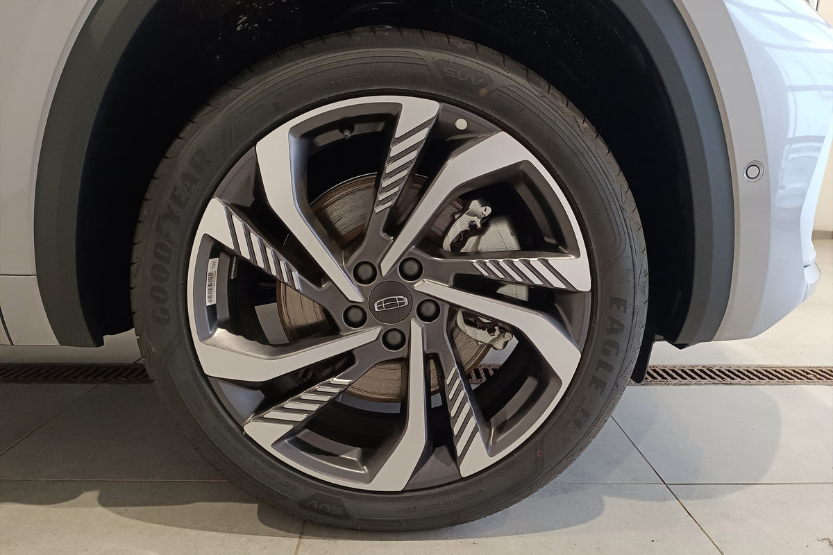 Фото GEELY Monjaro I Flagship Aurora Silver I 2025, №4