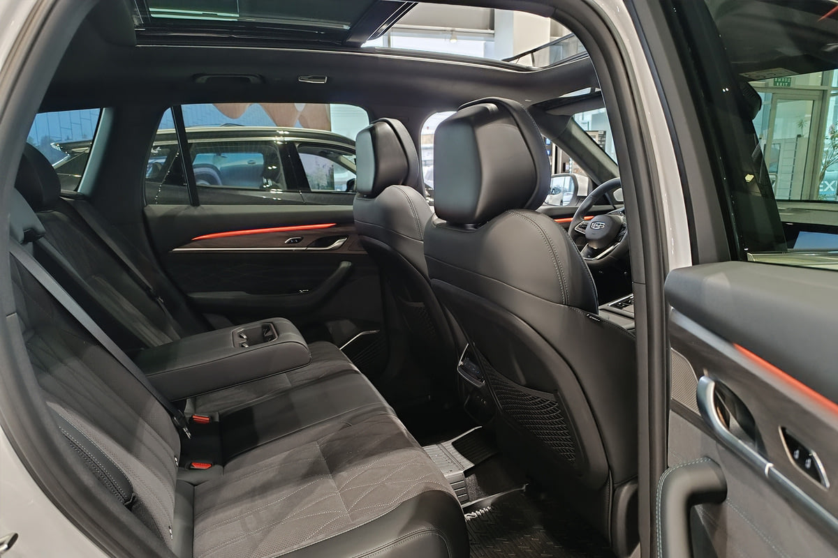 Фото GEELY Monjaro I Flagship SE Oyster White I 2025, №8