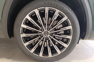 Фото GEELY Monjaro Flagship SE