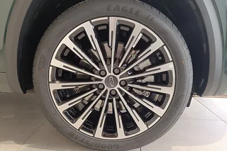 Фото GEELY Monjaro Flagship SE