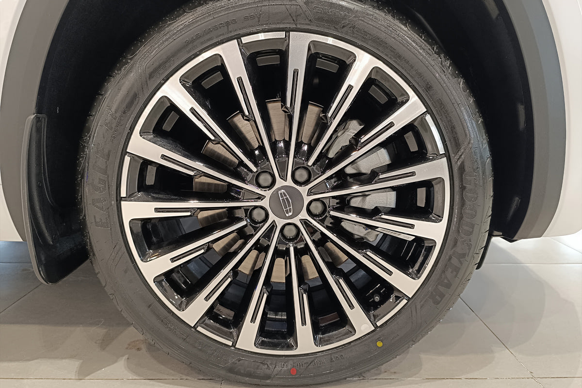 Фото GEELY Monjaro I Flagship SE Oyster White I 2025, №4