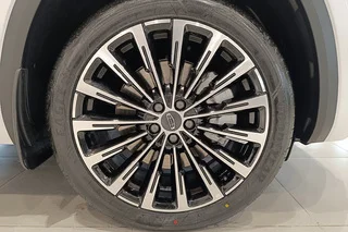 Фото GEELY Monjaro Flagship SE