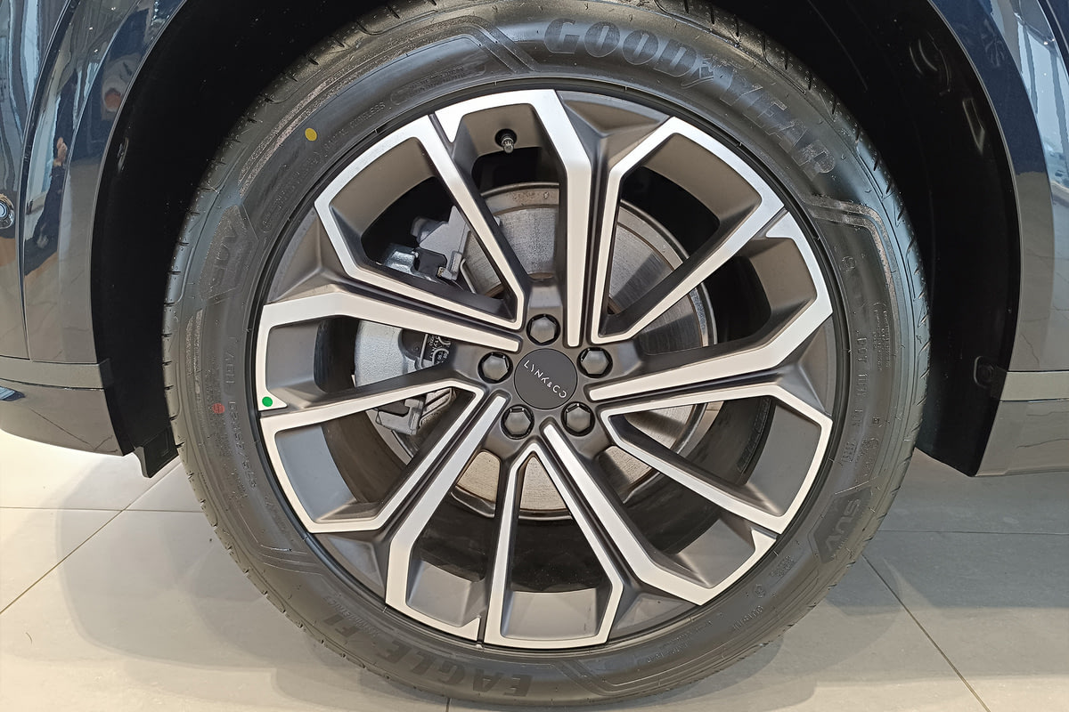 Фото GEELY Nordcross 001 I Ultra Infinite Blue I 2025, №4