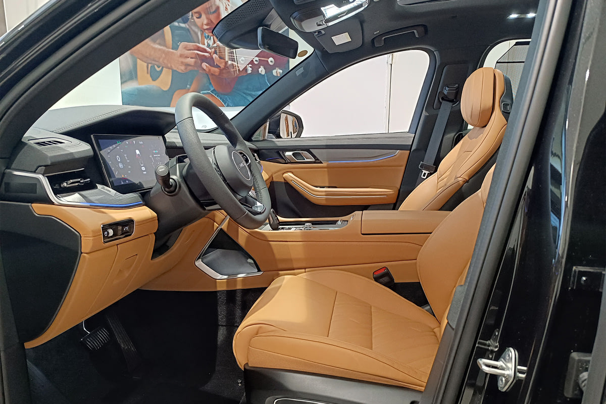 Фото GEELY Nordcross 001 I Ultra Sparkling Black I 2025, №6