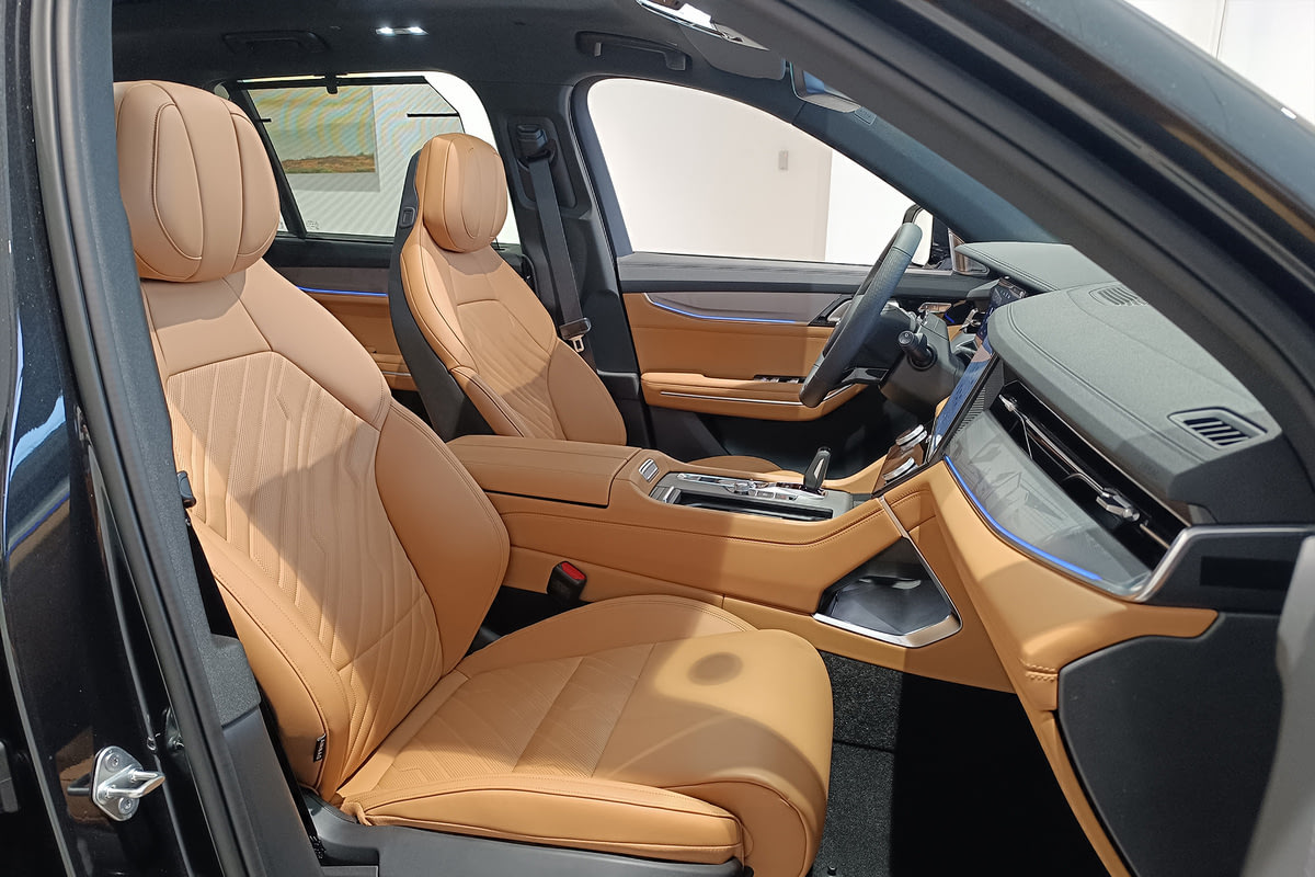 Фото GEELY Nordcross 001 I Ultra Sparkling Black I 2025, №7