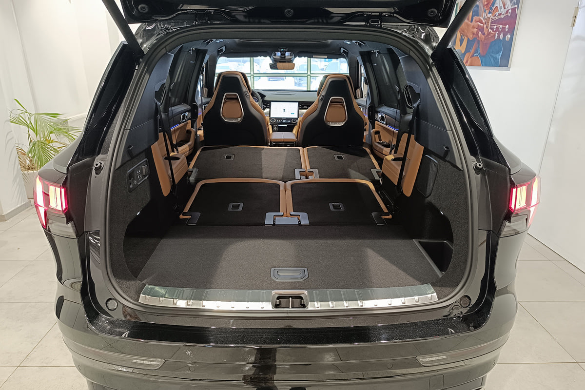 Фото GEELY Nordcross 001 I Ultra Sparkling Black I 2025, №10