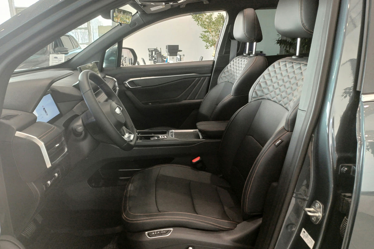 Фото GEELY Okavango I рестайлинг Flagship Серый металлик I рестайлинг 2024, №6