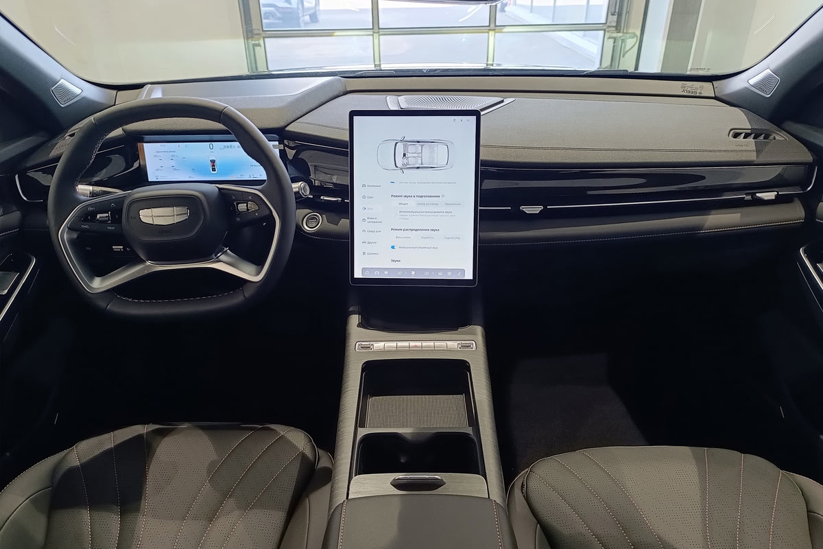 Фото GEELY Preface I Флагман Серый металлик I 2026, №5
