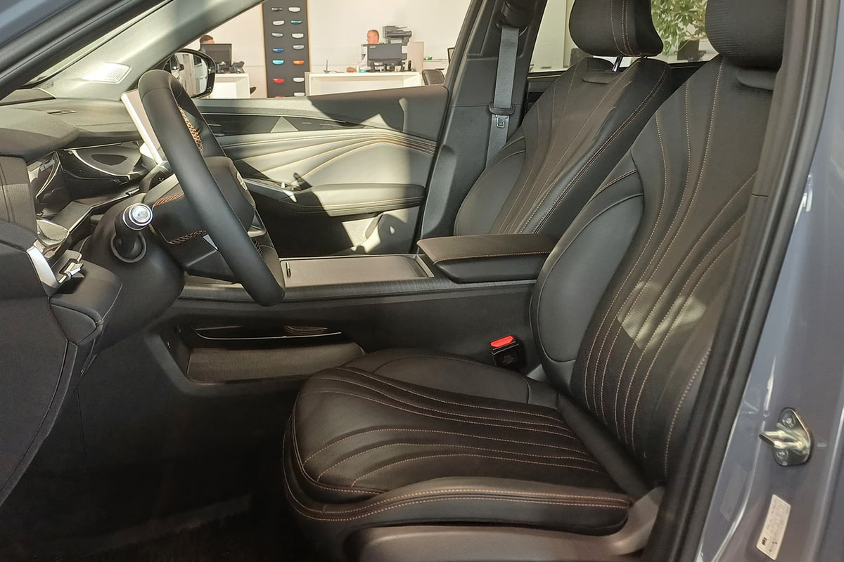 Фото GEELY Preface I Flagship Diamond purple I 2024, №6