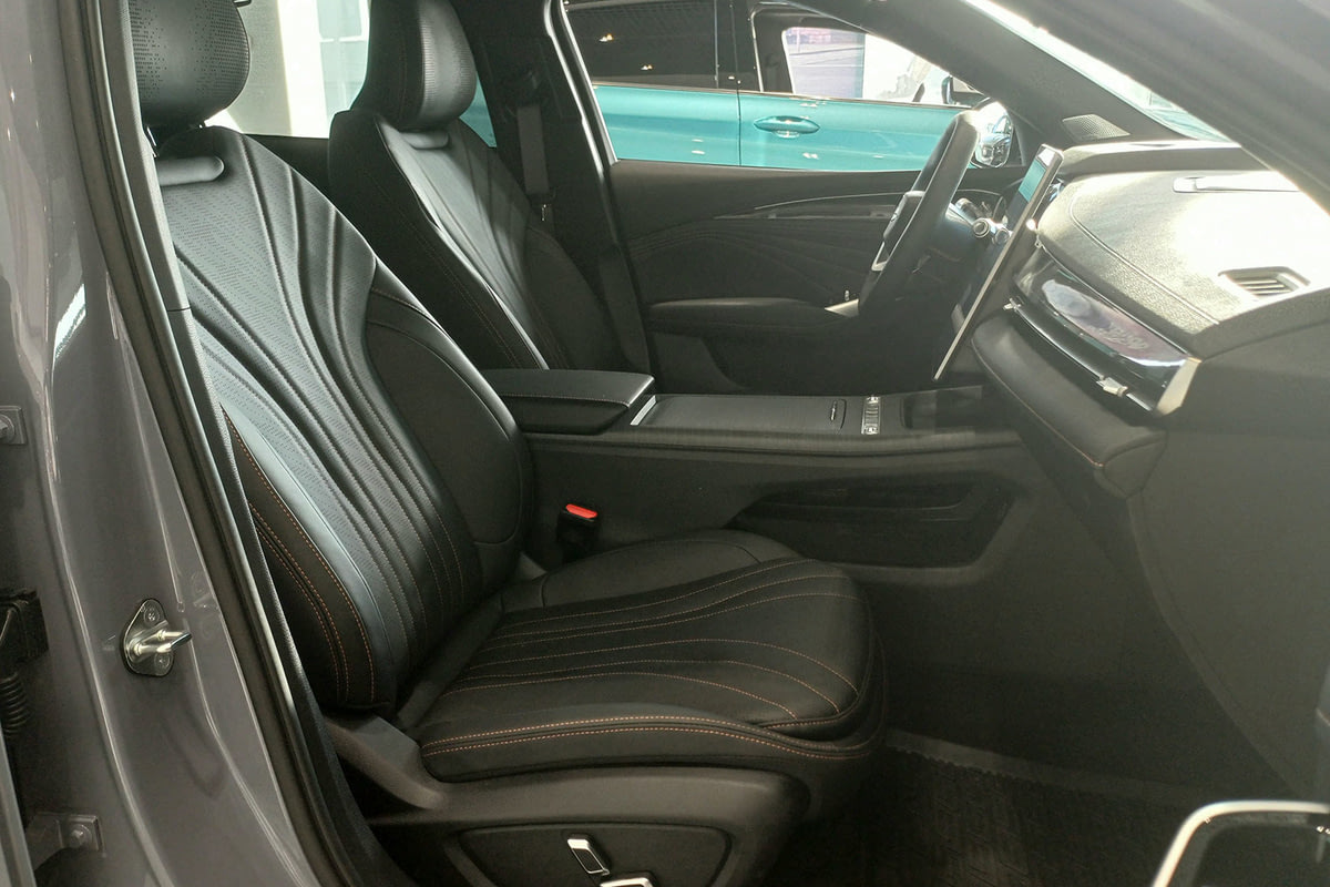 Фото GEELY Preface I Flagship Diamond purple I 2024, №7