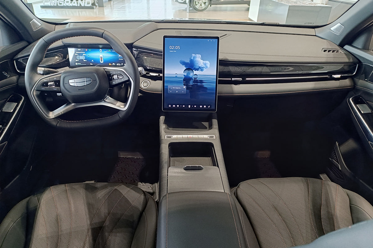 Фото GEELY Preface I Flagship Light grey I 2024, №5