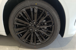 Фото GEELY Preface Flagship