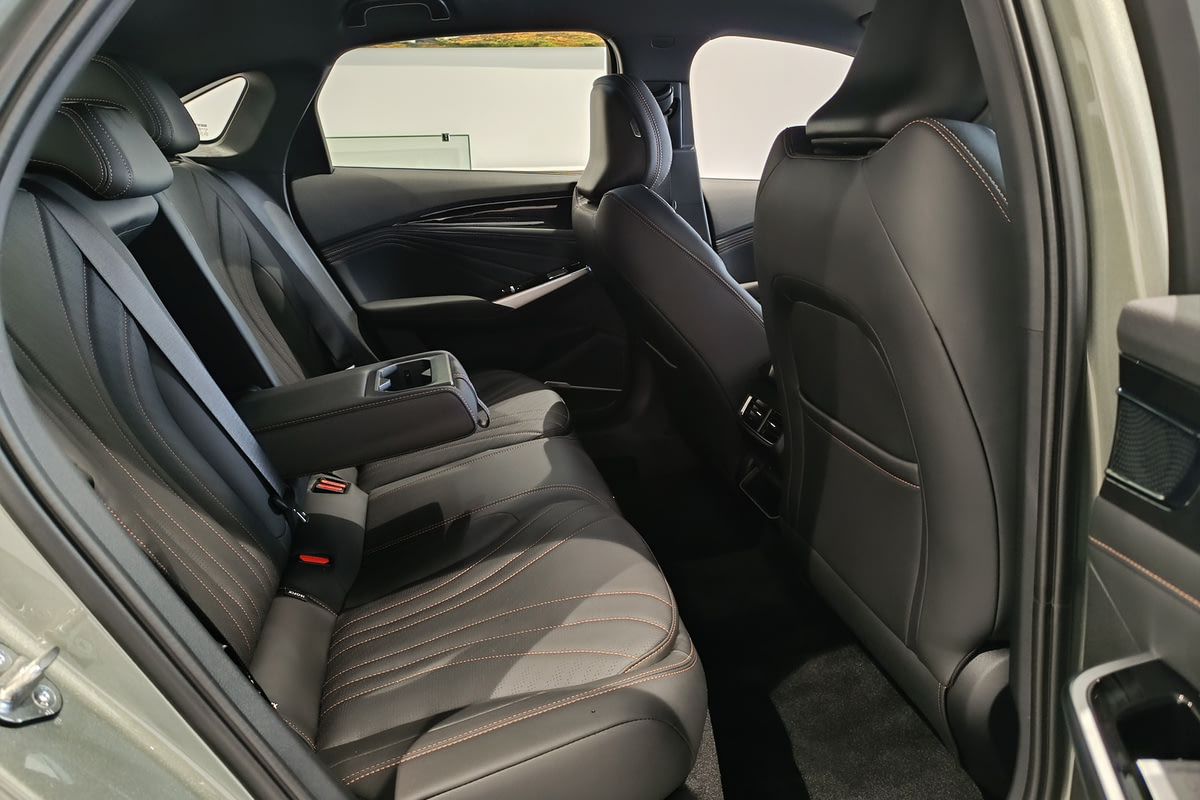 Фото GEELY Preface I Flagship Moss green I 2024, №8