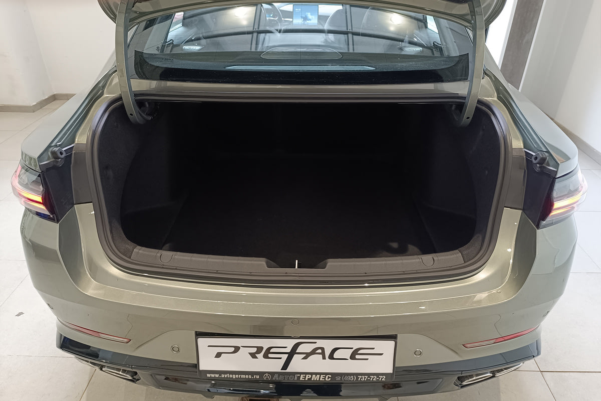 Фото GEELY Preface I Flagship Moss green I 2024, №9