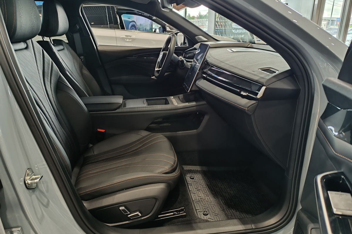 Фото GEELY Preface I Flagship Light grey I 2024, №7