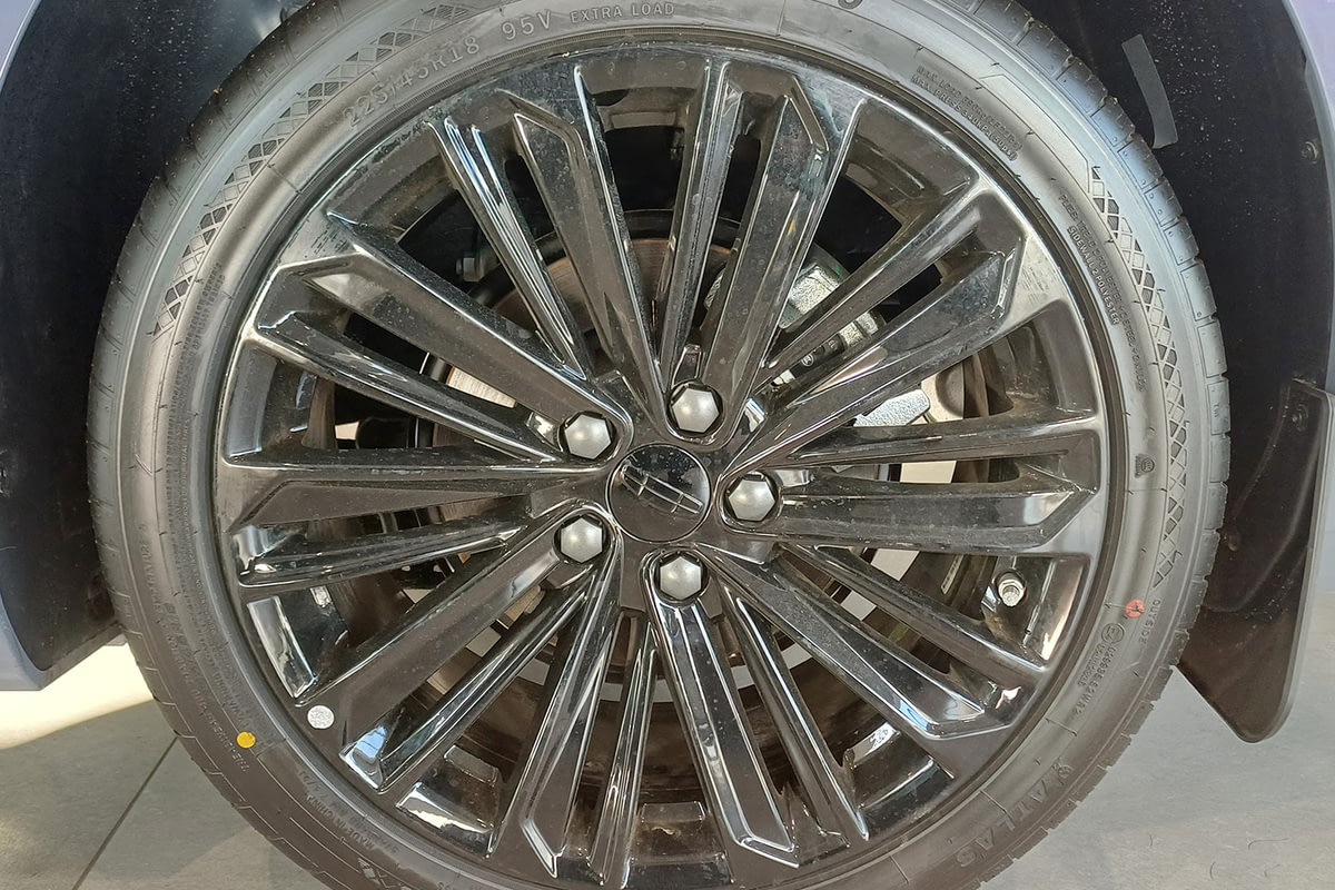 Фото GEELY Preface I Flagship Diamond purple I 2024, №4