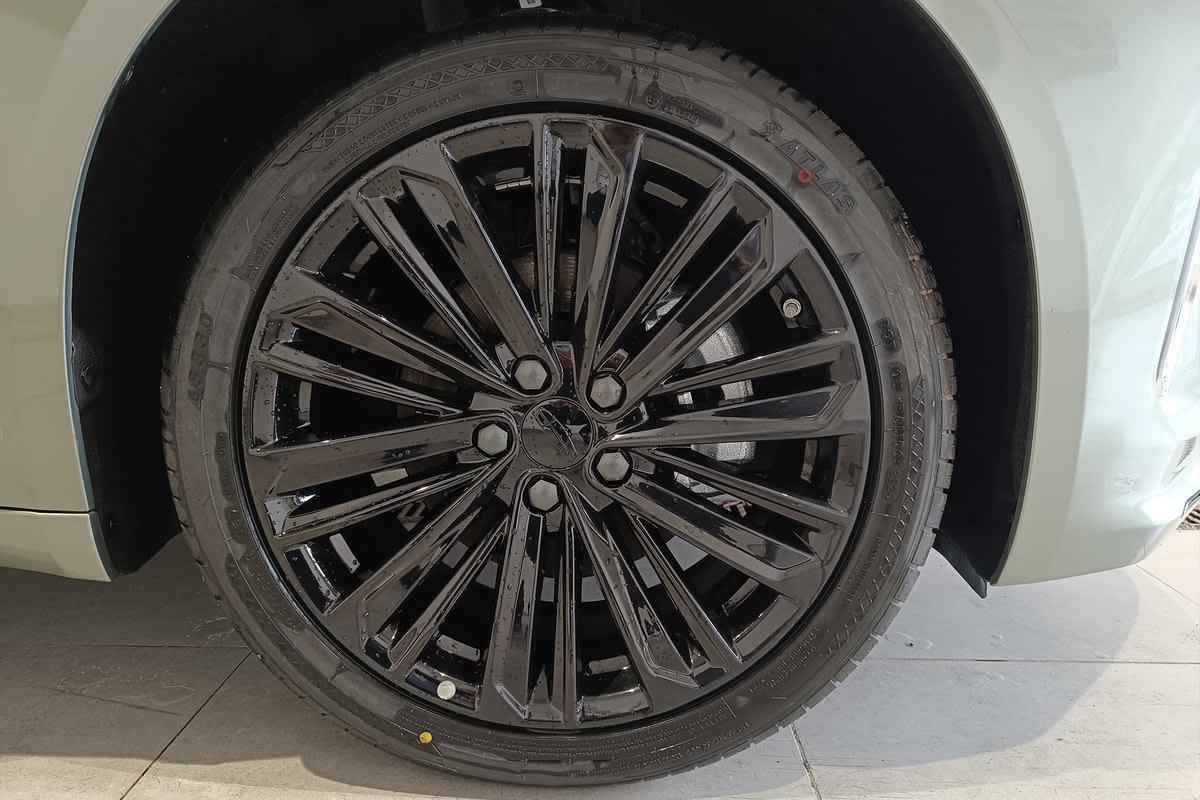 Фото GEELY Preface I Flagship Moss green I 2024, №4