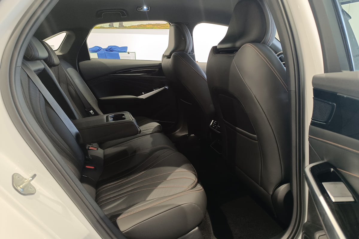 Фото GEELY Preface I Flagship Crystal White I 2024, №8