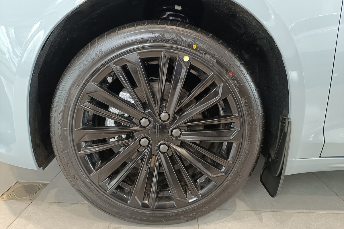 Фото GEELY Preface I Flagship Light grey I 2024, №4