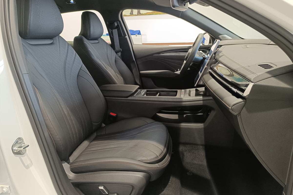 Фото GEELY Preface I Flagship Crystal White I 2024, №7