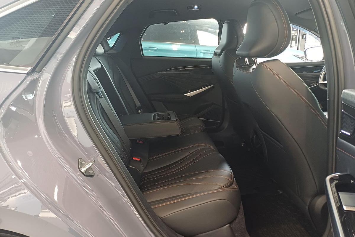 Фото GEELY Preface I Flagship Diamond purple I 2024, №8