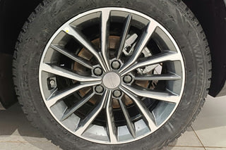 Фото GEELY Preface Luxury