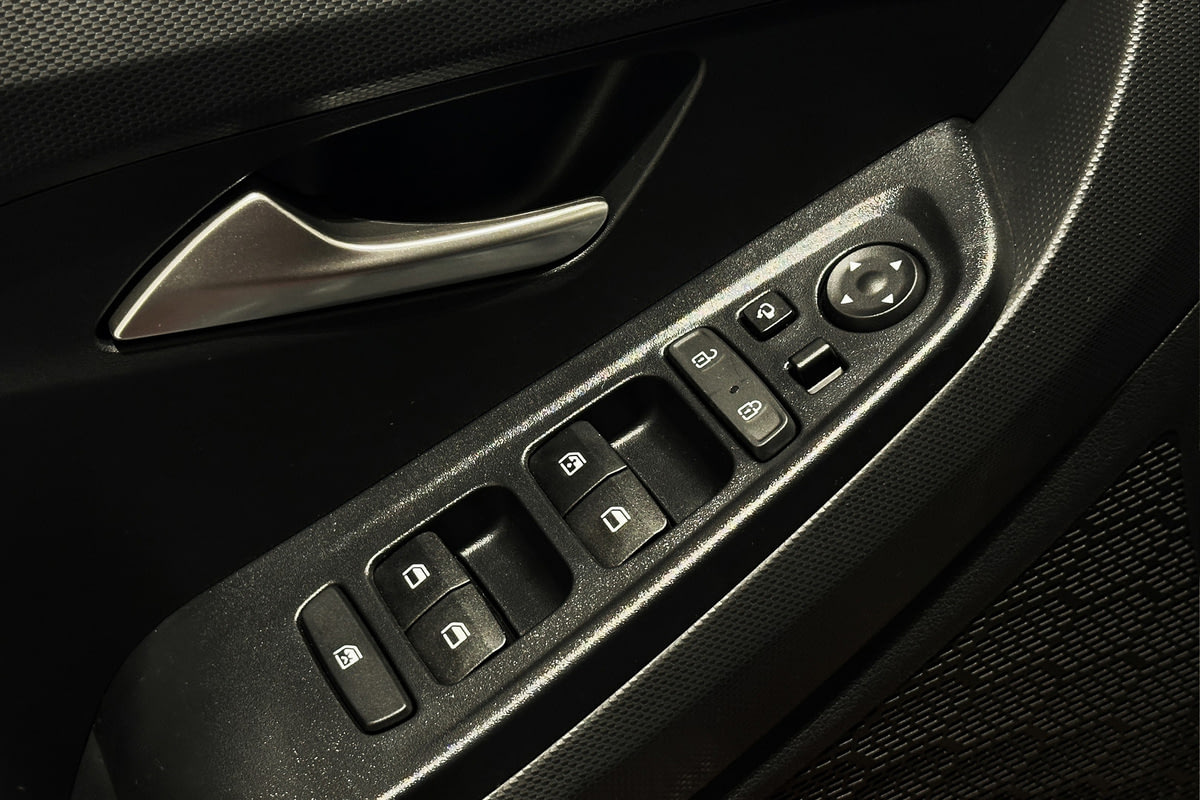 Фото HYUNDAI Creta (Solaris HC) I Фэмили (Family) Красный металлик I 2025, №9