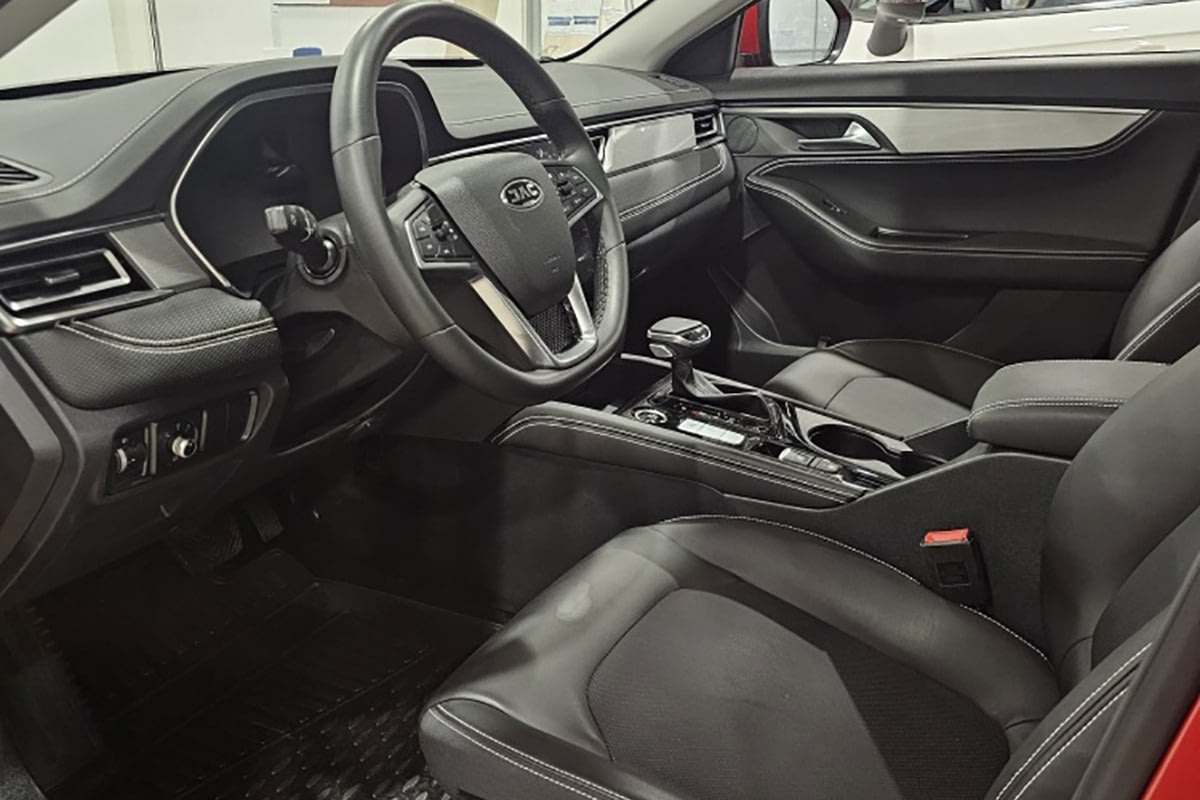 Фото JAC J7 I Luxury Спелая вишня I 2023, №6