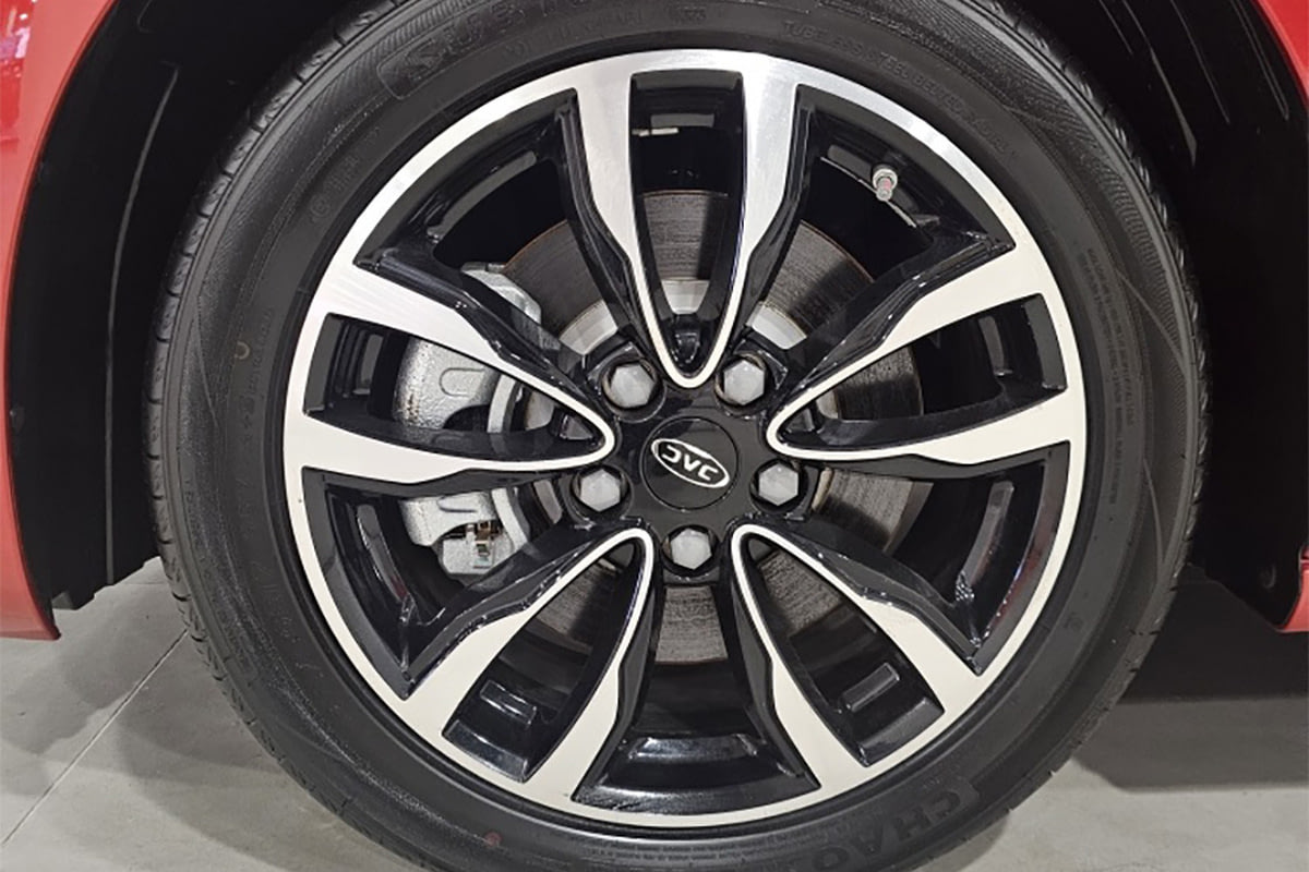 Фото JAC J7 I Luxury Спелая вишня I 2023, №4