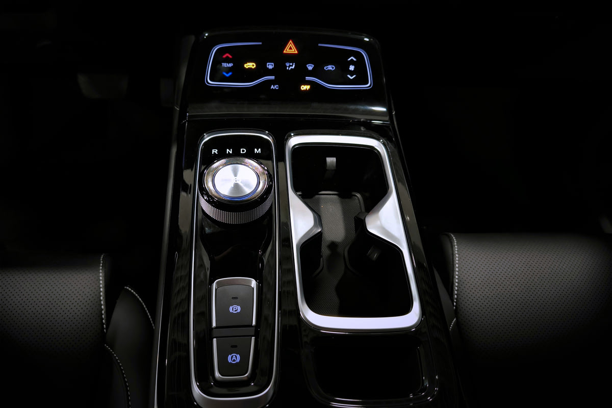 Фото JAC JS6 I Luxury Черный жемчуг I 2024, №4