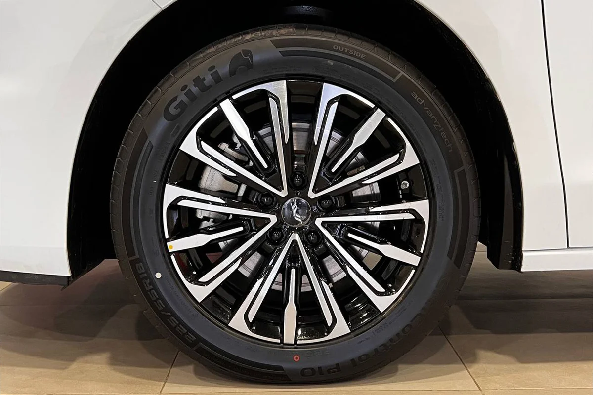 Фото JAC RF8 I Flagship Белый глянец I 2025, №5