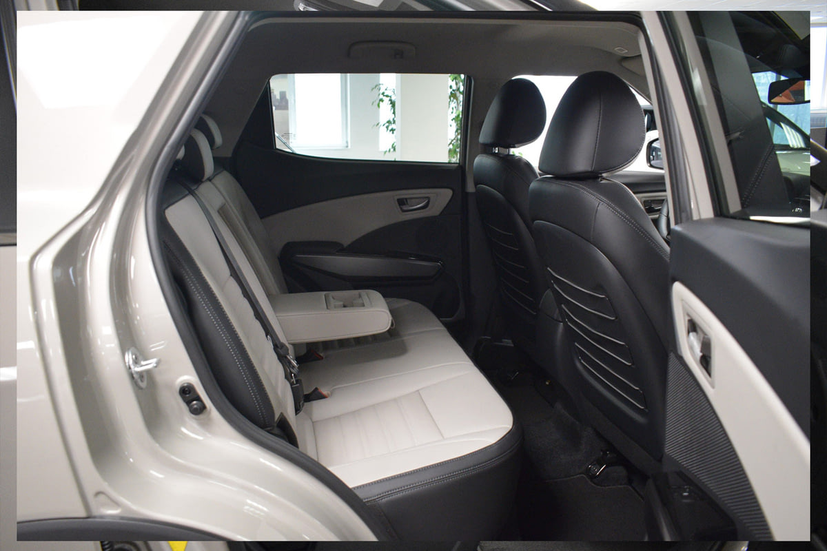 Фото KGM Tivoli I ICON Песочный бежевый I 2024, №16