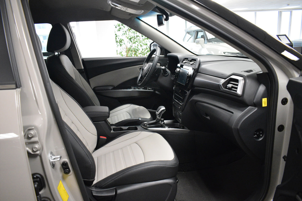 Фото KGM Tivoli I ICON Песочный бежевый I 2024, №8