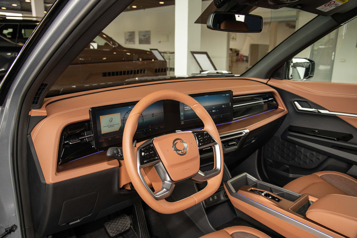 Фото KGM Torres I ICON AWD BROWN Металлический серый I 2024, №9