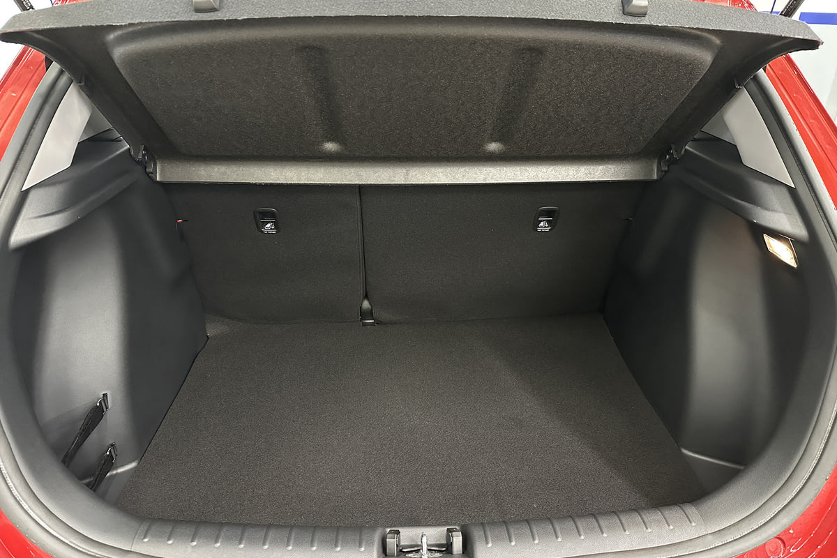 Фото Kia Rio X (Solaris KRX) I Премиум (Premium) Красный металлик I 2025, №8