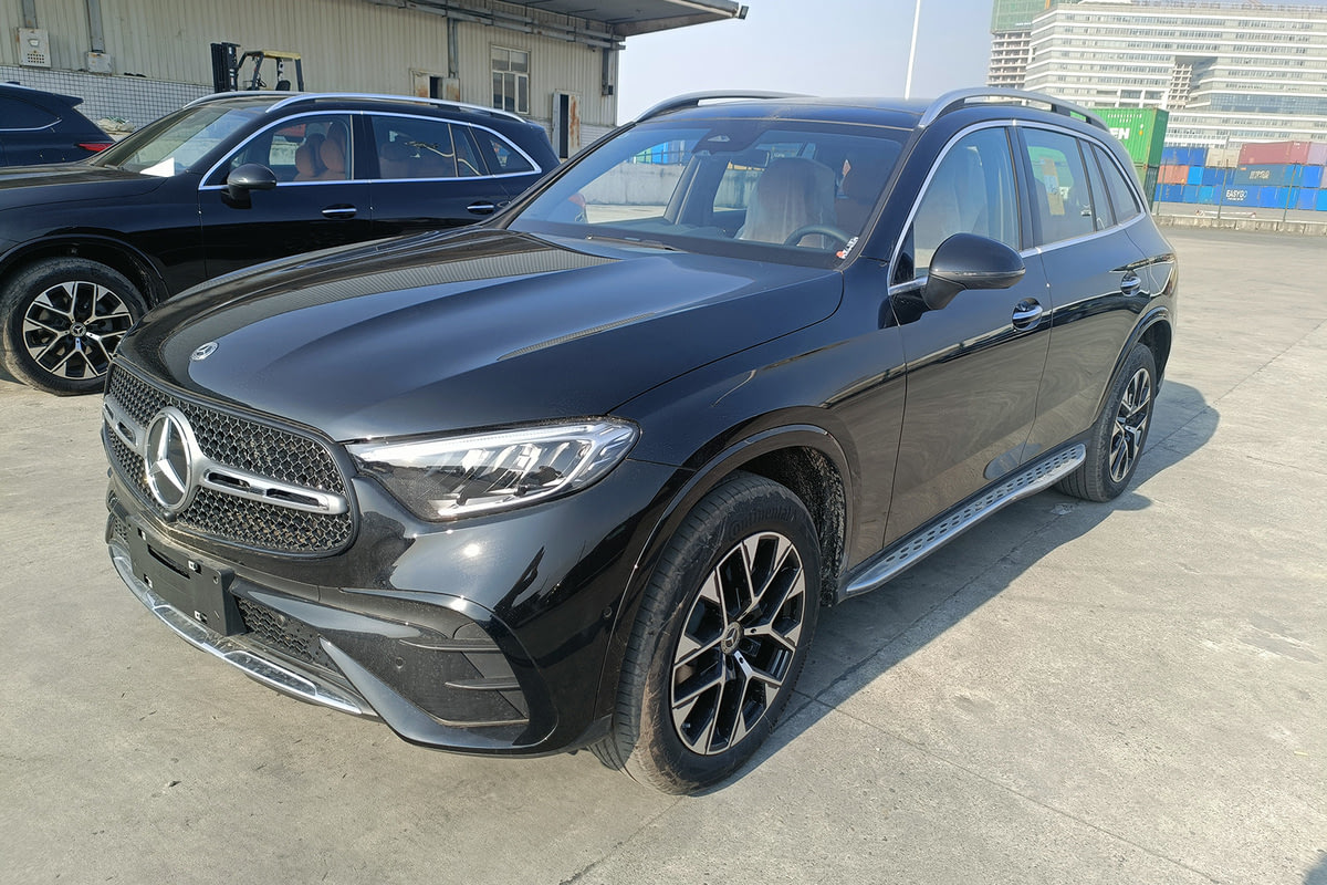 Фото Mercedes-Benz GLC II Luxury 7-seat Черный II 2024, №1
