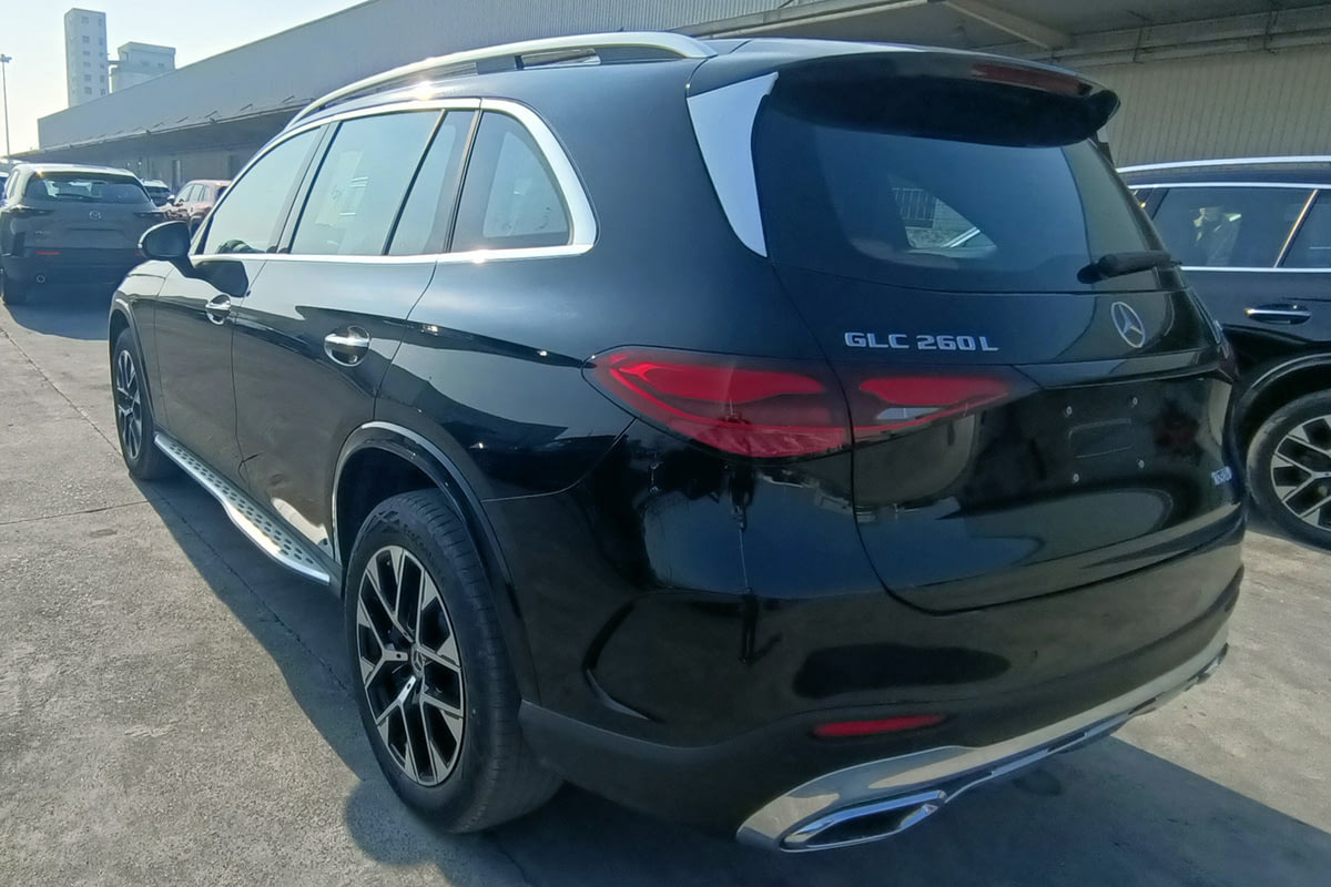 Фото Mercedes-Benz GLC II Luxury 7-seat Черный II 2024, №3