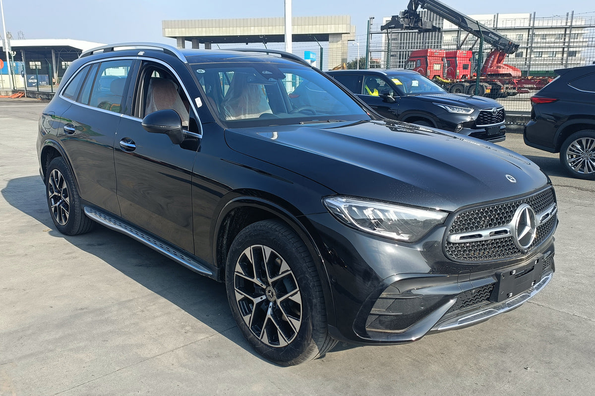 Фото Mercedes-Benz GLC II Luxury 7-seat Черный II 2024, №2