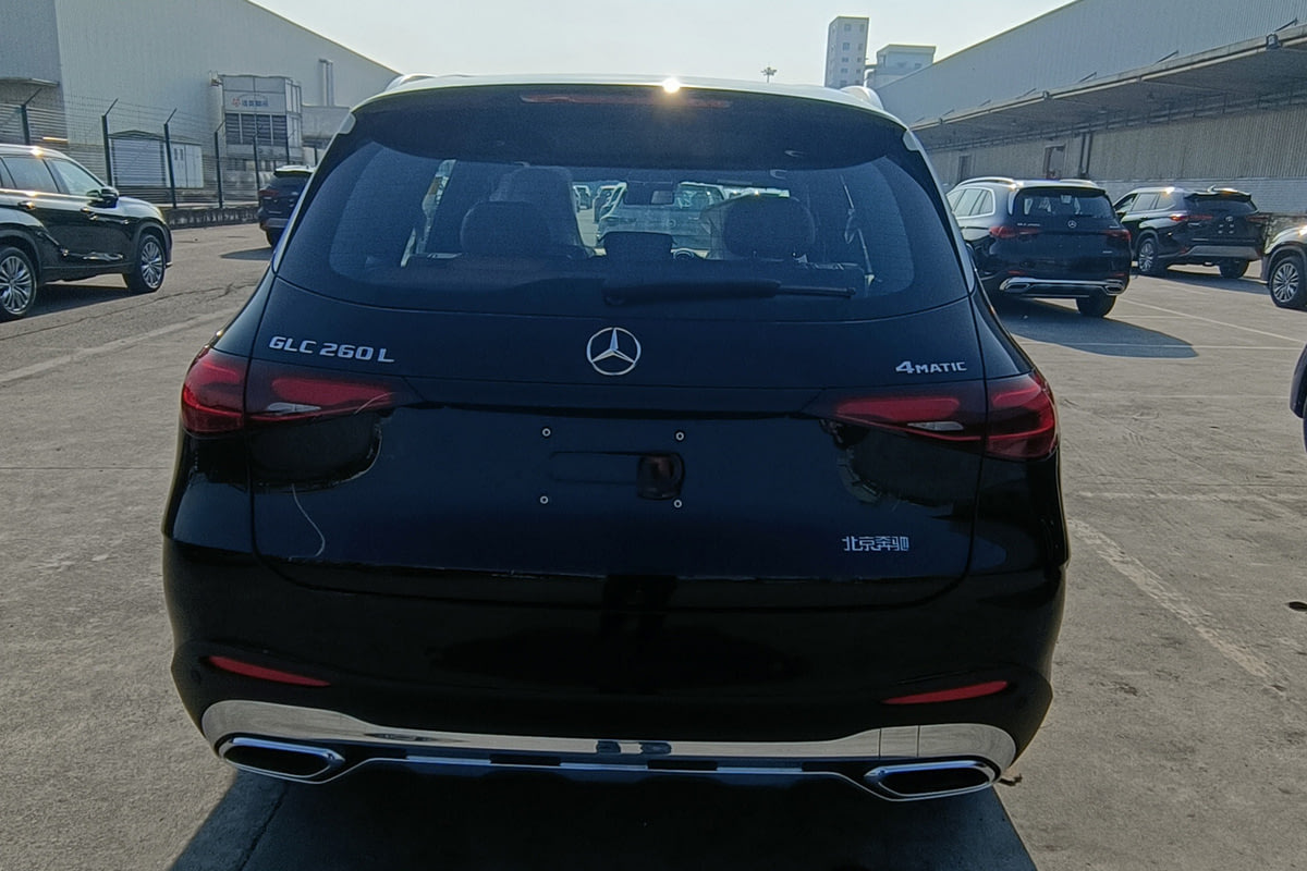 Фото Mercedes-Benz GLC II Luxury 7-seat Черный II 2024, №8
