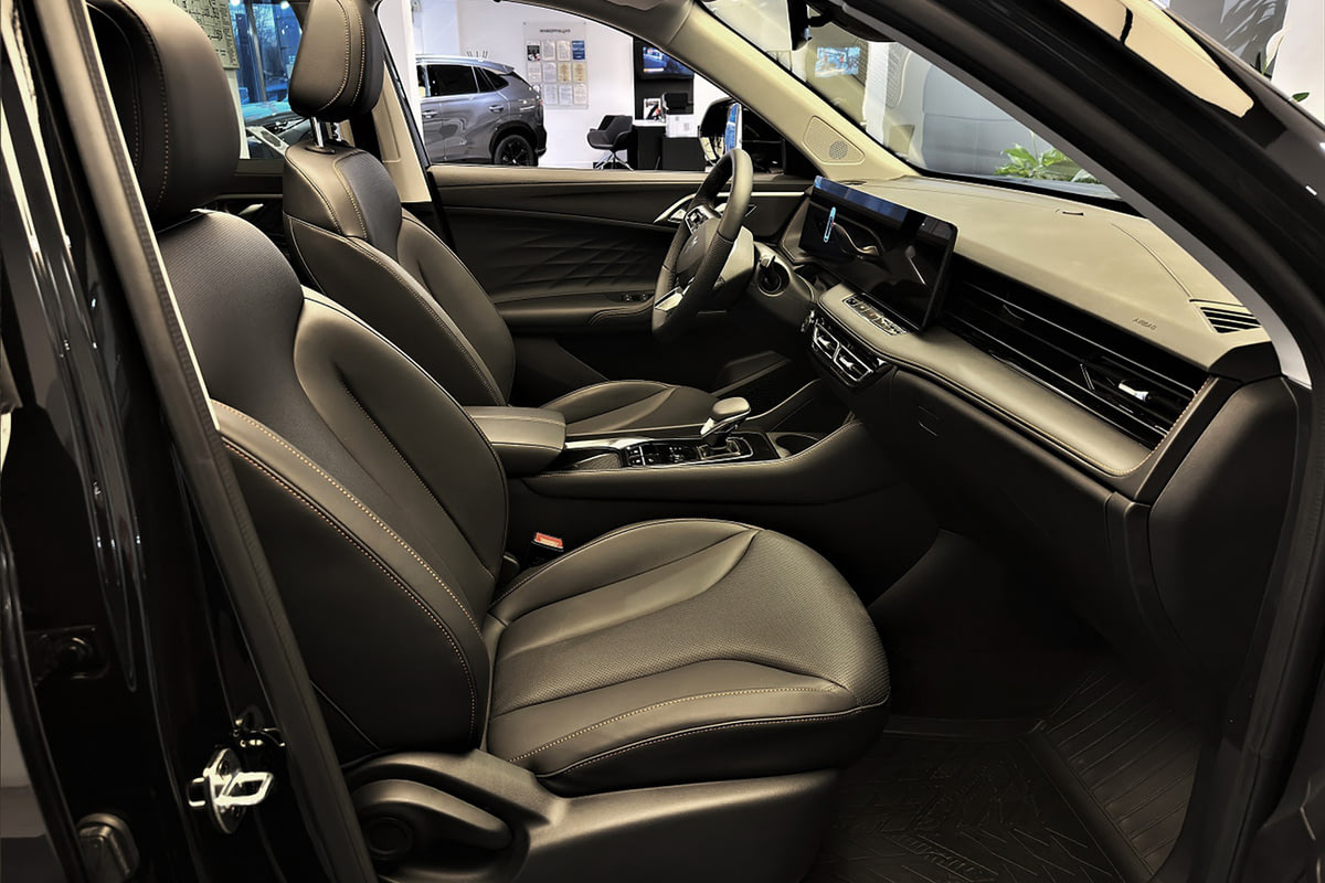 Фото Москвич М70 I Драйв Астраханский черный I 2026, №15