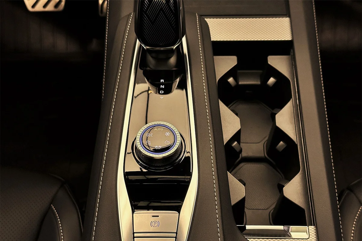 Фото Москвич М90 I Ультимейт Арктический белый I 2026, №3