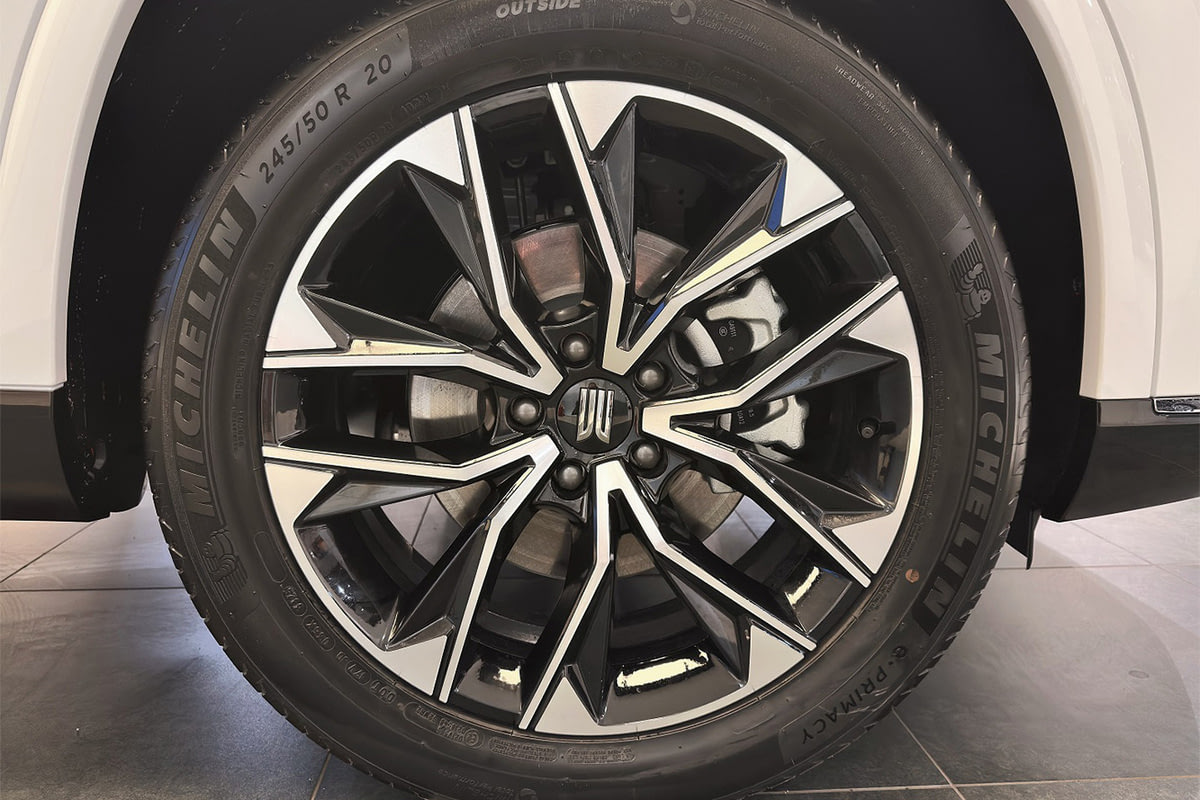 Фото Москвич М90 I Ультимейт Арктический белый I 2026, №13